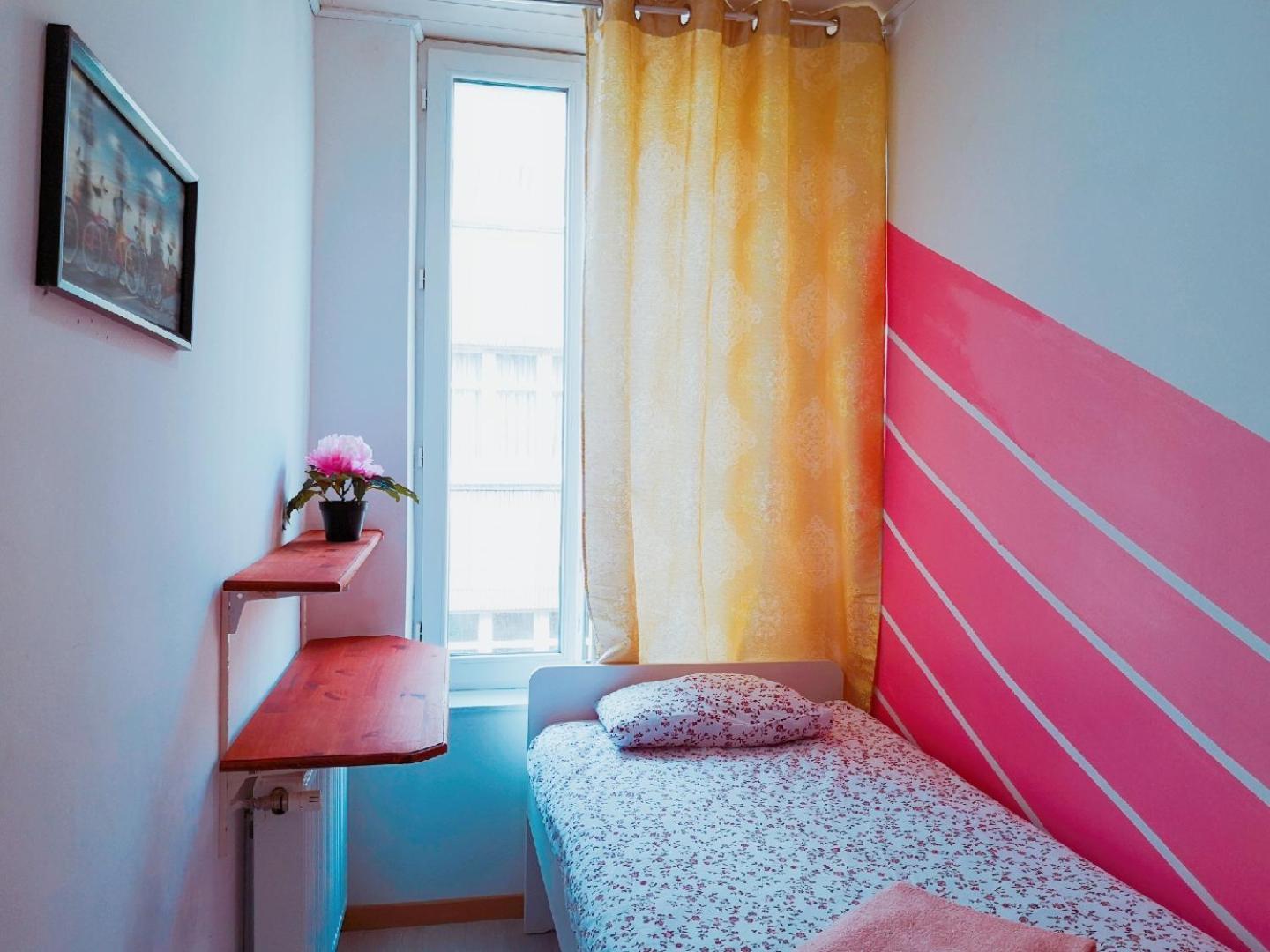 A Private For Backpacker Share Bathroom Bruselas