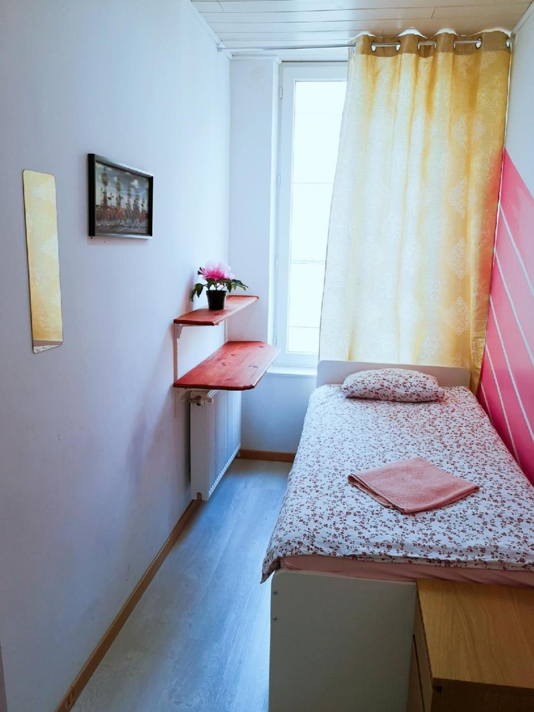 A Private For Backpacker Share Bathroom Bruselas